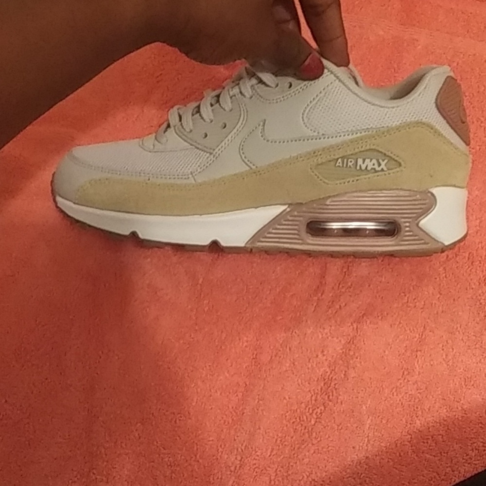 Women airmax shoes size 8